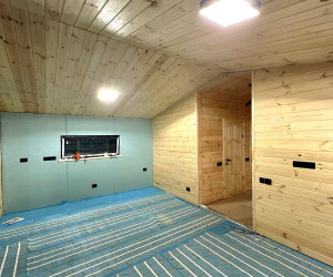 Дерев'яний будинок 10.5х6м + тераса 6х2,5м в стилі Барн для постійного проживання